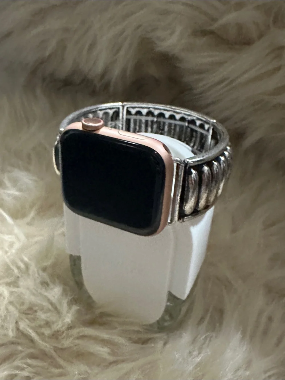 Silver-Tone Ribbed Link Apple Watch band- Metallic Silver